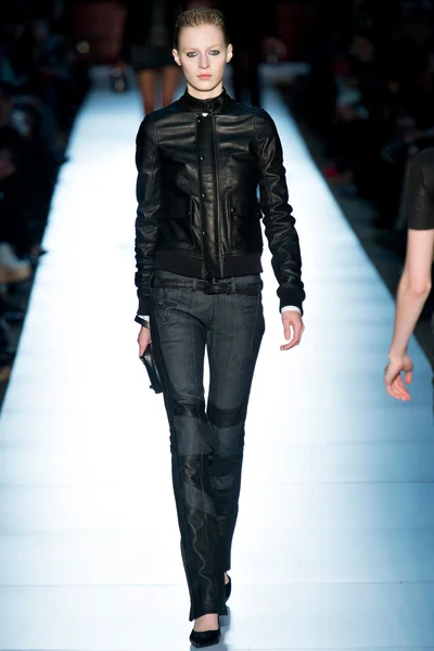 Look 24